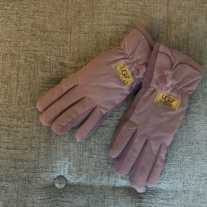 Never Worn Ugg Gloves